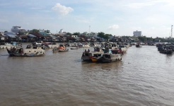 Cai Rang floating market