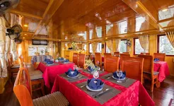 Cat Ba Ocean Cruise - Restaurant