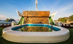 Dragon Legend Cruise - Swimming pool