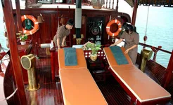 Lamour Junk on the Sundesk