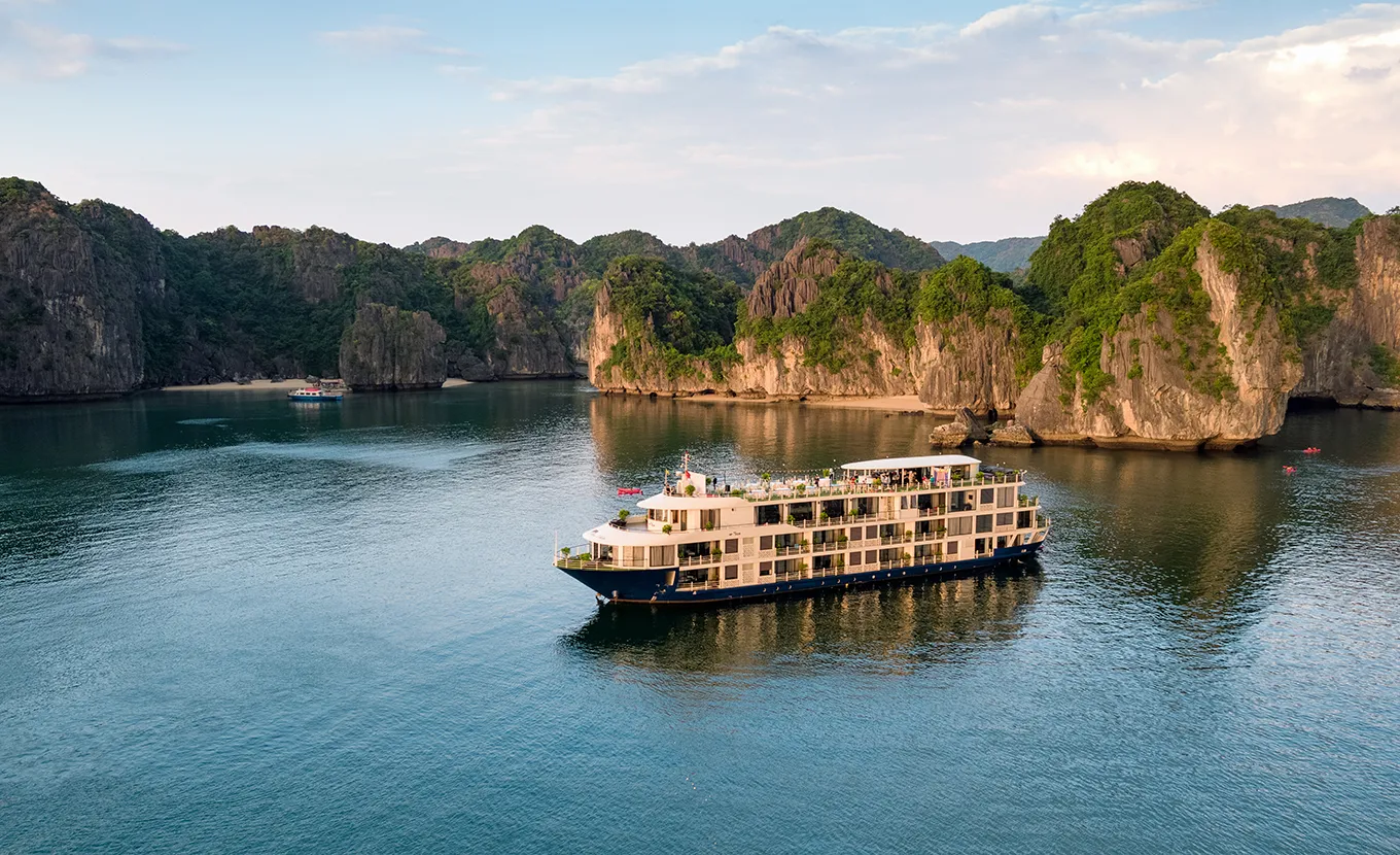 Mon Chéri Cruise - Tuan Chau - Lan Ha Bay 2 Days 1 Night